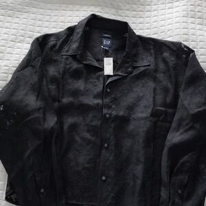 GAP button down cropped blouse